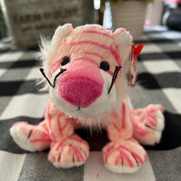 TY beanie baby, mistake or in 2007 pink tiger - Picture 1 of 15